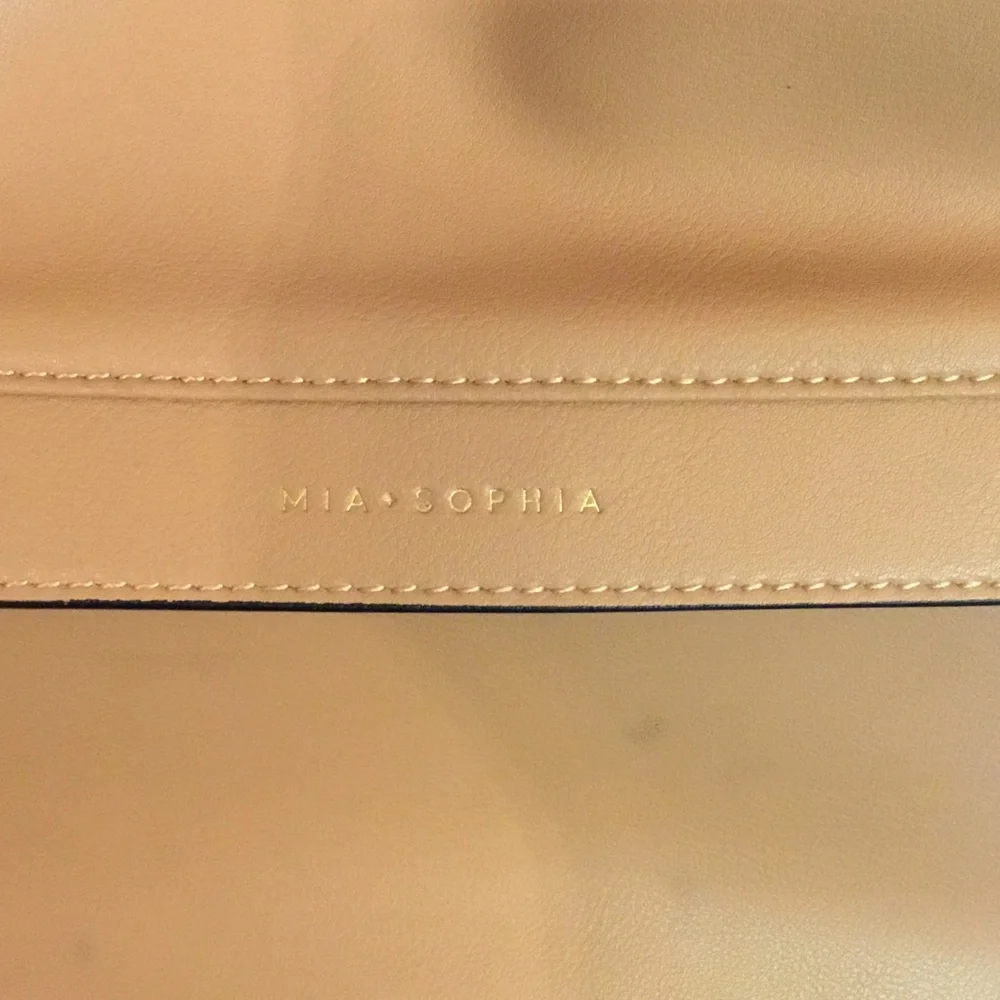 N/A mia sophia